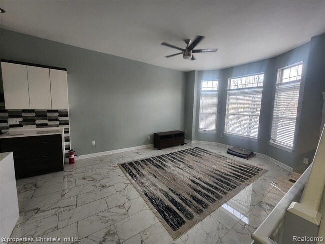 Building Photo - 35 Adelaide St