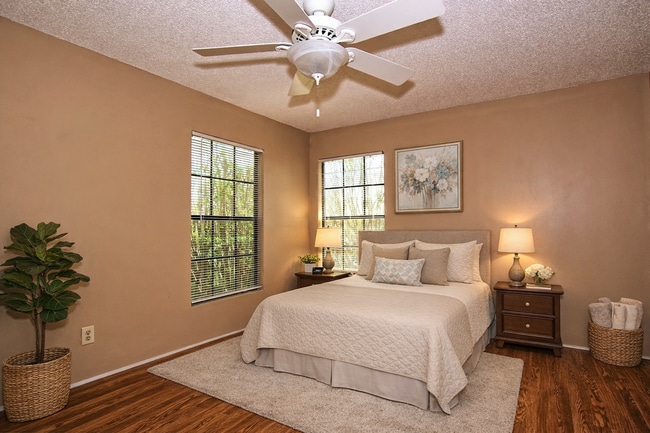 Building Photo - Nice 1 bed/ 1 bath second-floor condo at Lakewood Park Condominium