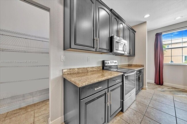 Building Photo - 995 SW 147th Ave