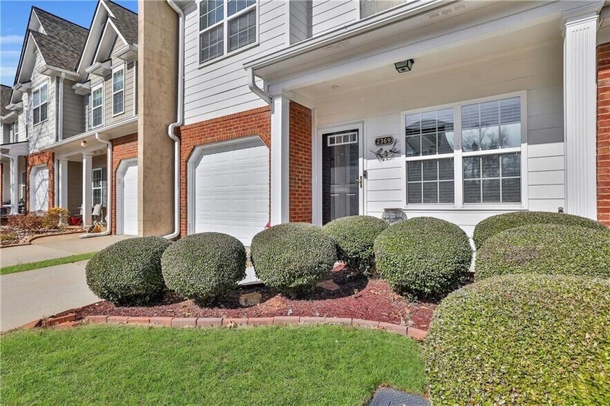 Building Photo - 2369 Suwanee Pointe Dr