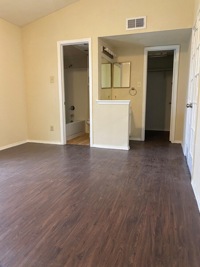 Building Photo - 2BR/2.0BA Single Family - Grand Prairie