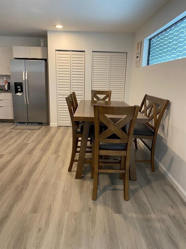 Building Photo - 916 NW 8th St