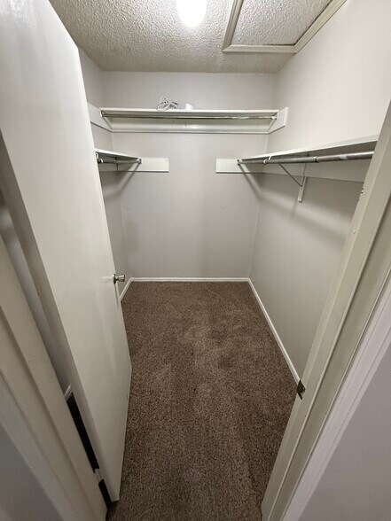 Building Photo - 826 Hardy Springs Cir