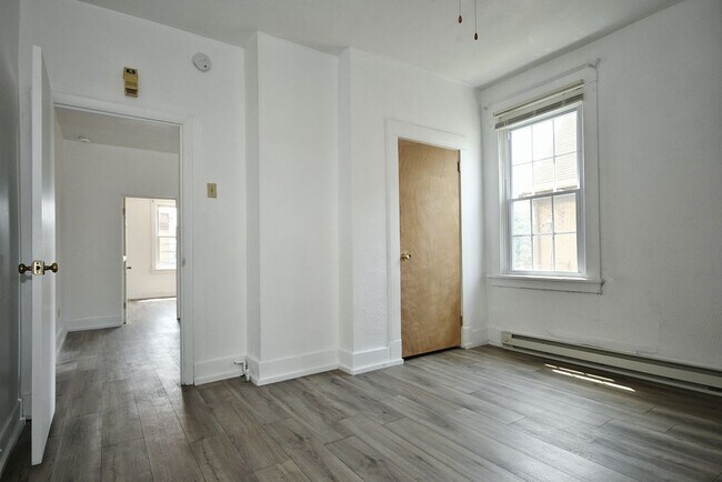 Building Photo - 511 Main St