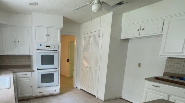 Building Photo - 22803 Trailwood Ln