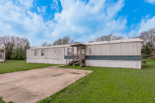 Building Photo - 1345 FM 405