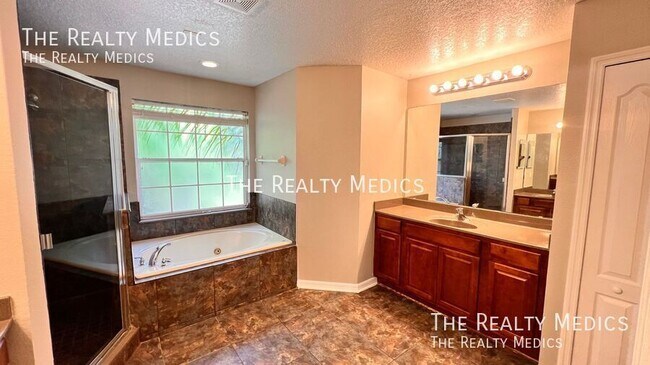 Building Photo - 12811 Moss Park Ridge Dr