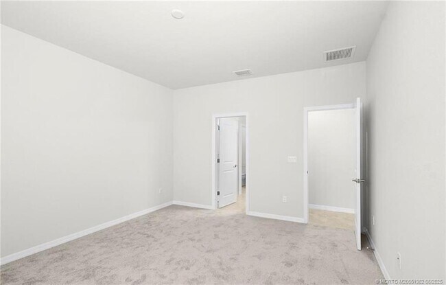 Building Photo - 10596 SW Morning Glory Dr