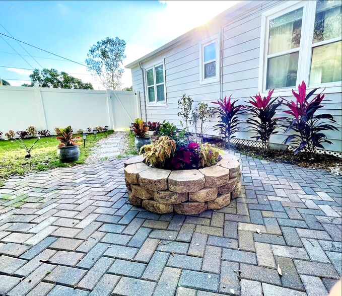 firepit - 3319 W Paul Ave