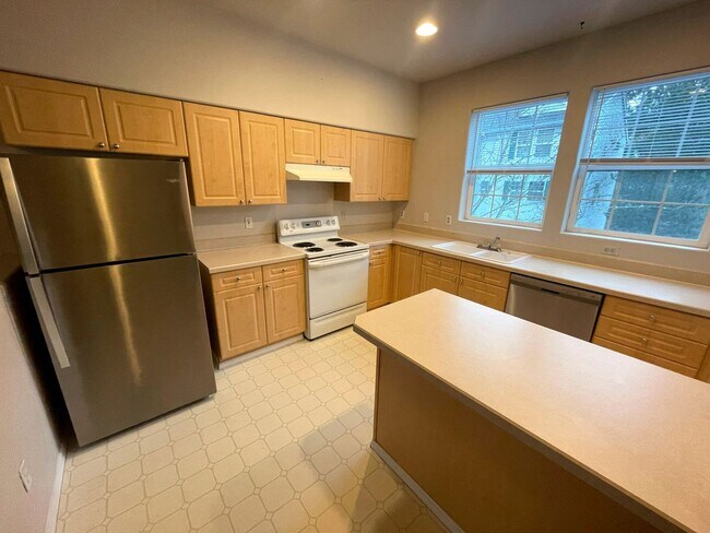 Building Photo - 14290 SW Cougar Ridge Dr