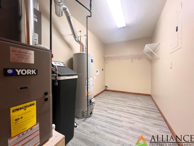 Building Photo - Huge Backyard - Close to Ft. Riley!