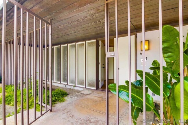 Building Photo - 631 San Gorgonio St