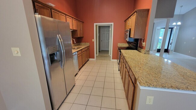 Building Photo - Fabulous 3 bedroom 3 bath walk- out ranch