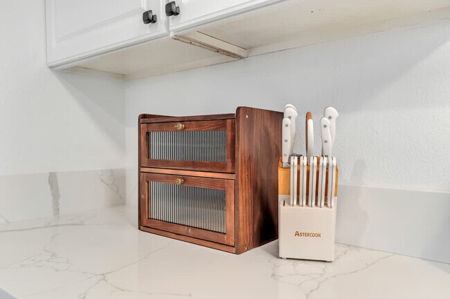 Building Photo - 4853 Twain Ave