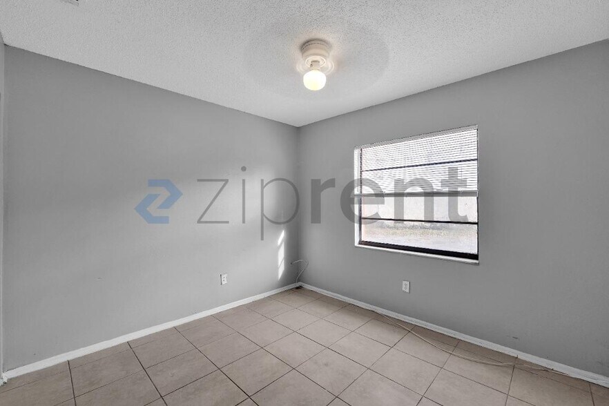 Building Photo - Unit 2