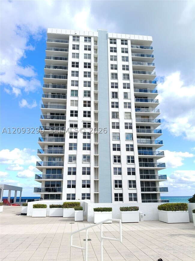 Building Photo - 2751 S Ocean Dr