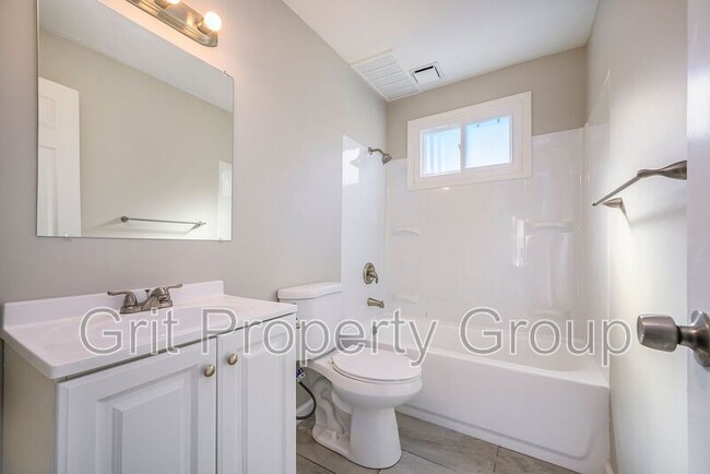 Building Photo - 800 NE 68th St