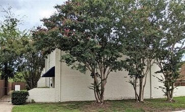 Building Photo - 3650 Rickshaw Dr