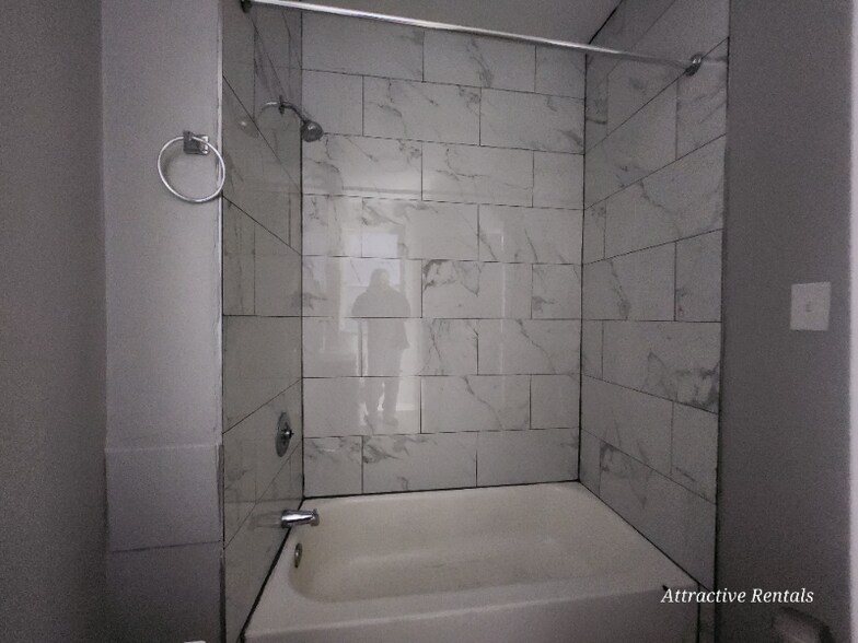 Building Photo - 3658 S Indiana Ave