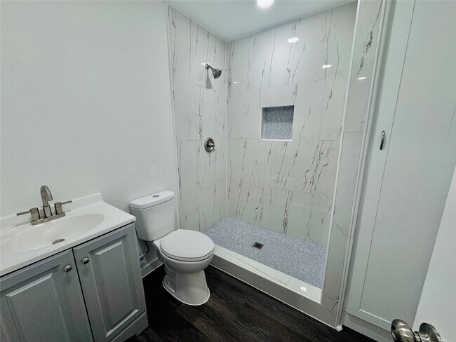 Building Photo - 20 Pine Trail