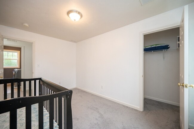 Building Photo - 7 Willow Brook Ln