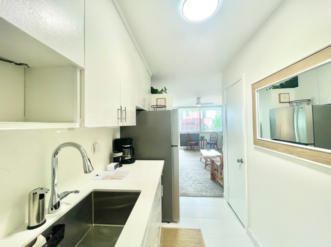 Building Photo - 425 Ena Rd