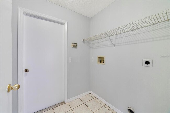 Building Photo - 2152 Rj Cir