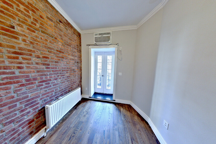Building Photo - 424 W 51st St