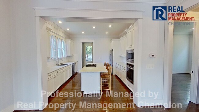 Building Photo - Exquisite Executive Home in Autumn Hall