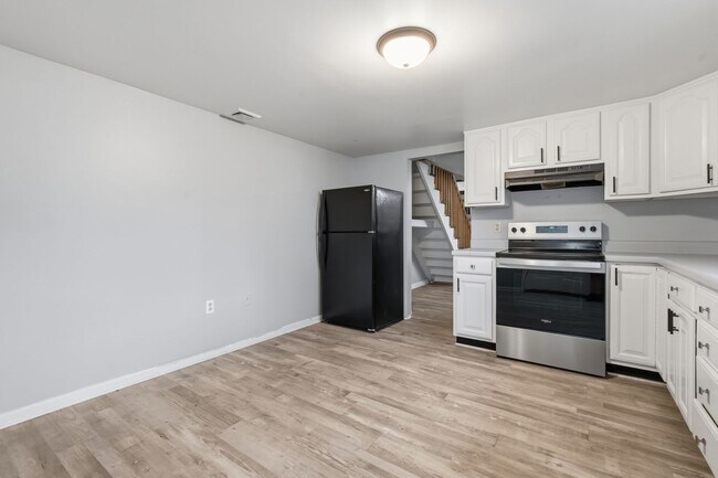 Building Photo - Newly Renovated 2 bedroom home in Carnegie available now!