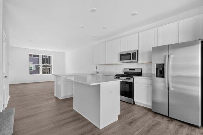 Building Photo - 445 Red Oak Cir