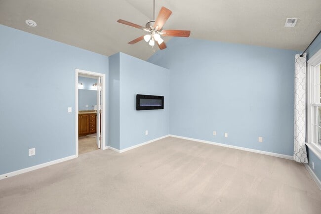 Building Photo - 201 St Regis Ln