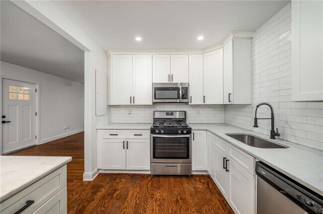 Building Photo - 1774 Laurelwood Dr SW