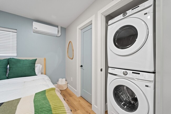 Building Photo - ? Modern Studio in National City – Furnish...