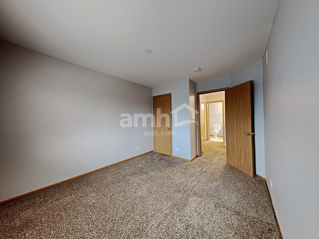 Building Photo - 606 Wildwood Ln