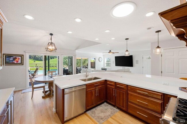 Building Photo - 1051 Stonebridge Dr