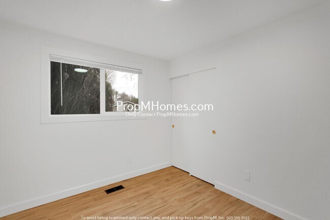 Building Photo - Newly Updated 3 Bedroom Aloha Home - Huge Yard!