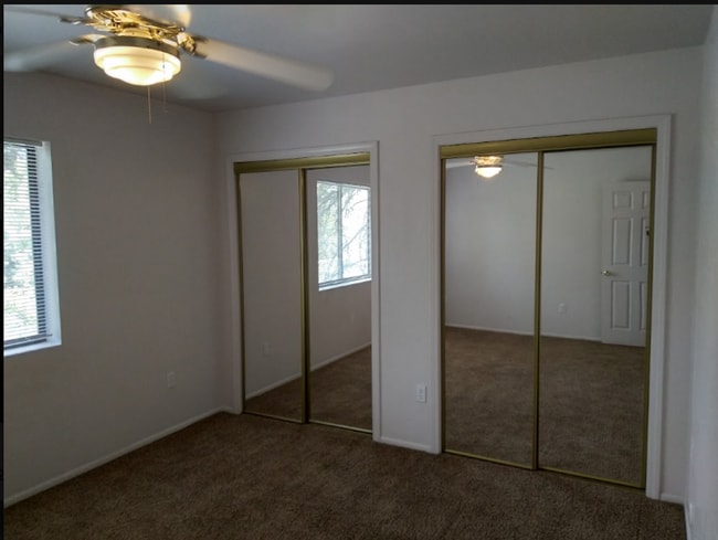 Building Photo - 204 E Jura Cir