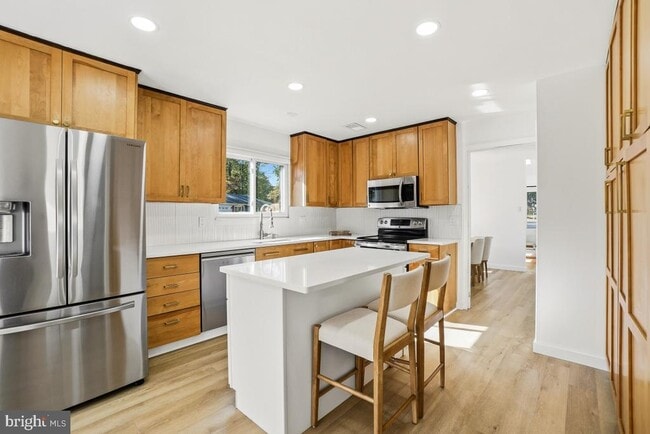 Building Photo - 1527 Hiddenbrook Dr