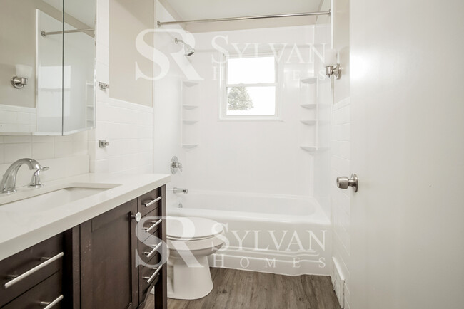 Building Photo - Charming 2BR 1.5BA brick home