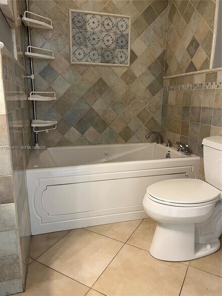 Building Photo - 158 SW 96th Ct