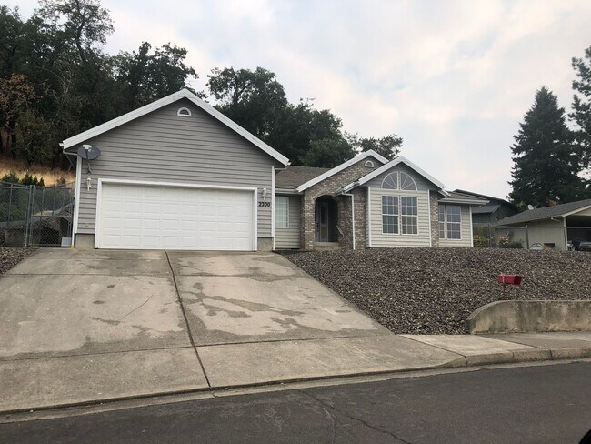 Primary Photo - Available Now 3 bedroom 2 bath Hucrest home