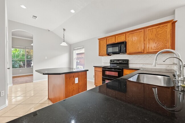 Building Photo - 5623 Brookhollow Oaks Trail