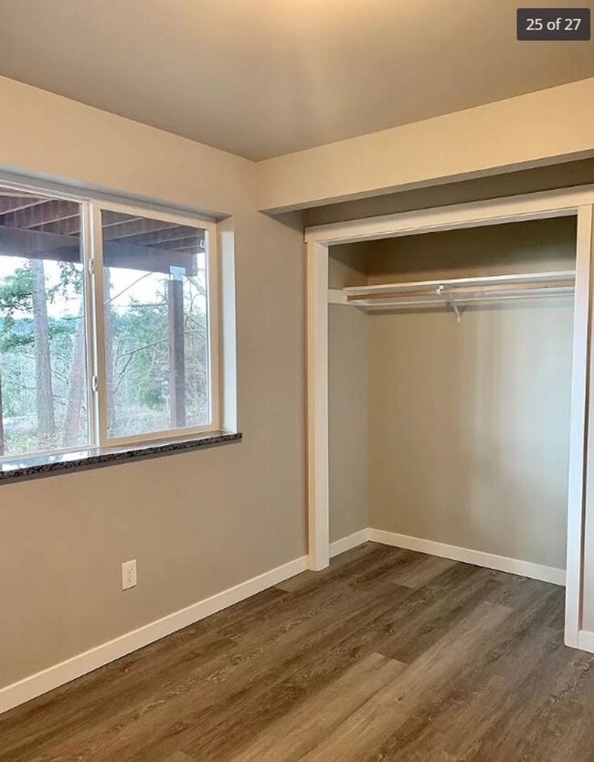 Building Photo - Charming 7 bedroom, 3 bath home available in August!