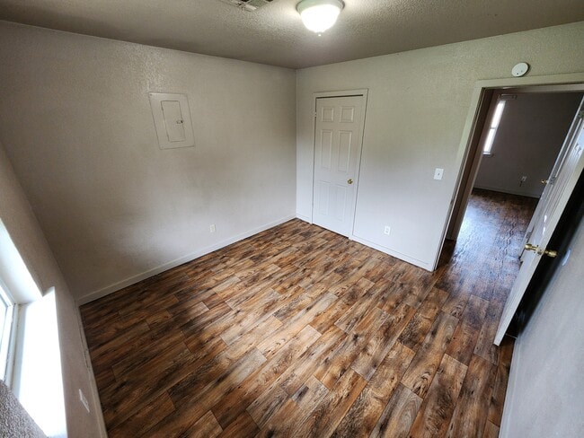 Building Photo - 300 S Cash