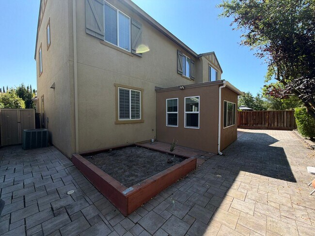 Building Photo - 6238 Murdock Way