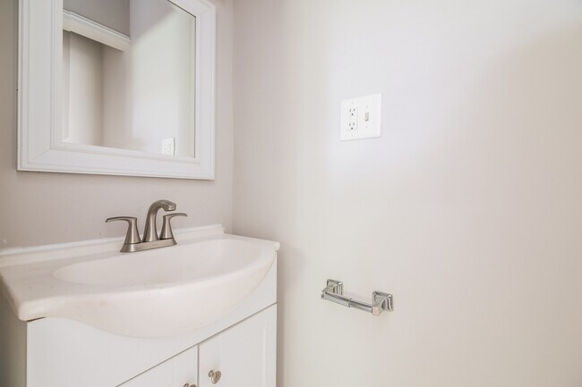 Building Photo - 105 Pineland Cir