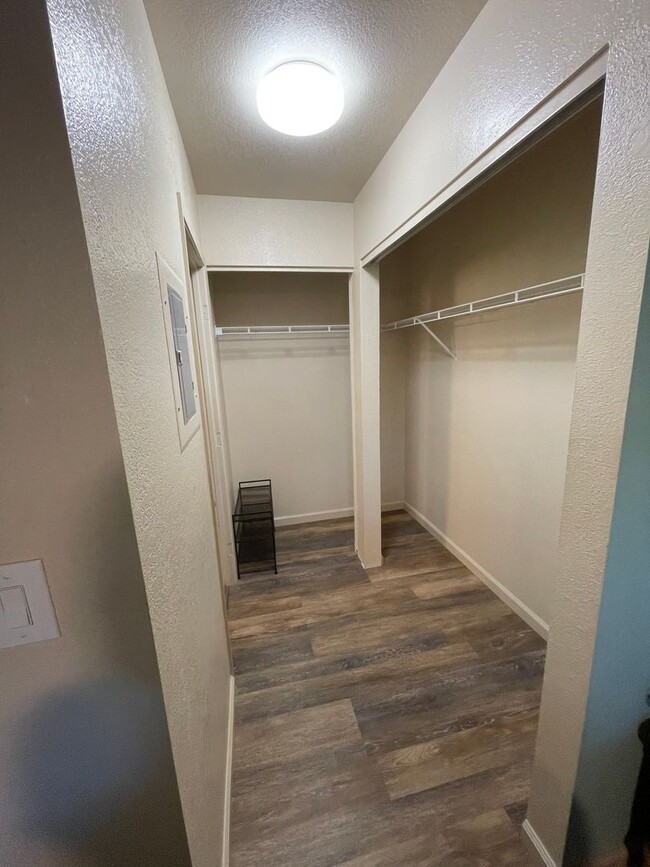 Building Photo - Furnished Southpointe 2Bed/1.5Bath Upper L...