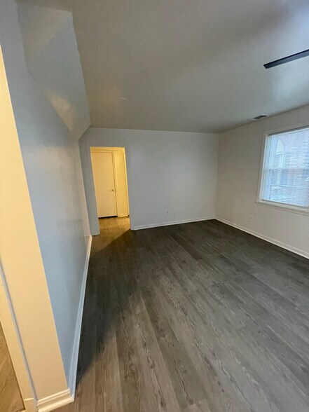 Building Photo - 2008 Fort Davis St SE