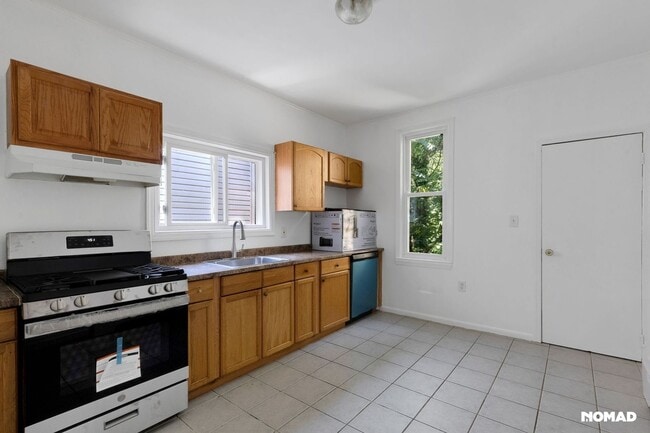 Building Photo - Spacious 4BR Apartment in Newark